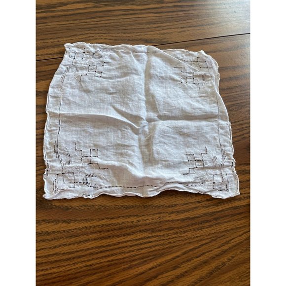 White embroidered handkerchiefs - Picture 12 of 16